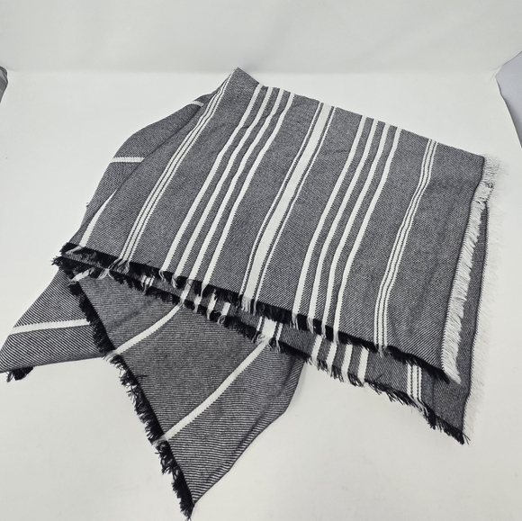 BANANA REPUBLIC NADIA STRIPE SCARF WRAP SHAWL OVERSIZE NAVY BLUE WHITE WOMEN OS - Picture 6 of 10